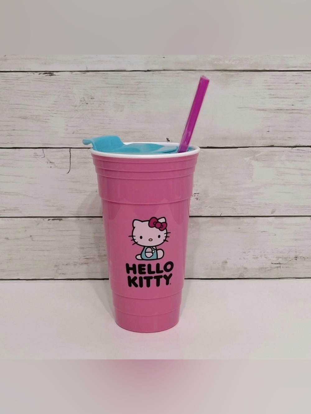 NWT Sanrio Hello Kitty 32oz Travel Tumbler